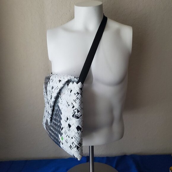 Hand Made braided envelope messenger Bag Made with sustainable recycled … - Picture 12 of 13